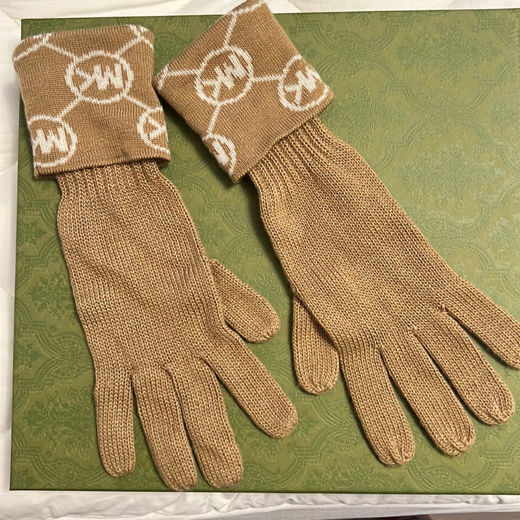 Mk Gloves